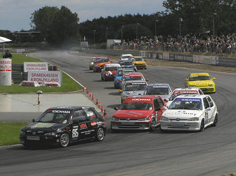 Sprælle i front for Gruppe N 1600 feltet.